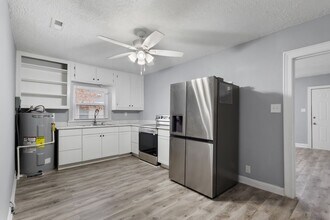 817 Stafford St in Clarksville, TN - Building Photo - Building Photo