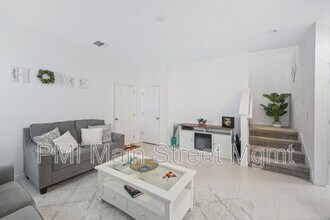 4372 Gumbo Limbo Dr in Orlando, FL - Foto de edificio - Building Photo