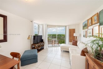 1420 Brickell Bay Dr, Unit 1506 in Miami, FL - Building Photo - Building Photo