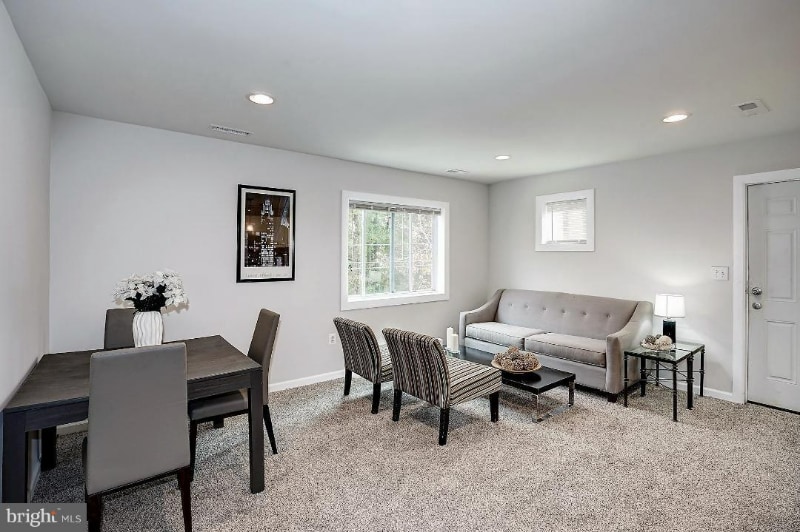 319 Burns St SE in Washington, DC - Foto de edificio