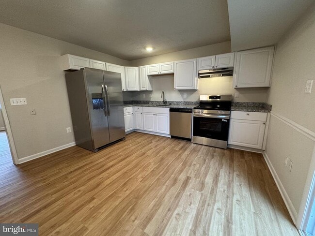 property at 5140 Redbud Rd