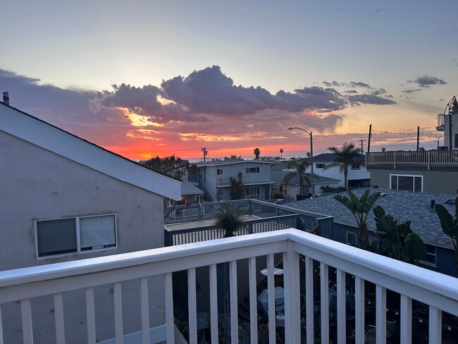 501 Bayview Dr, Unit A in Hermosa Beach, CA - Building Photo - Building Photo