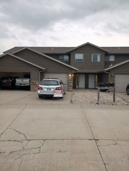 104 Haley Pl in Tea, SD - Building Photo