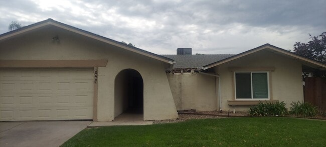 1040 E Donna Dr in Merced, CA - Building Photo - Building Photo
