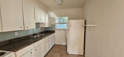 139 N Kentucky Ave in DeLand, FL - Building Photo - Building Photo
