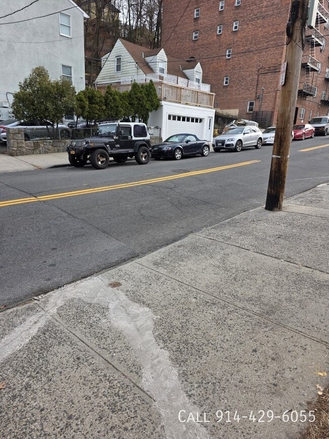 609 Van Cortlandt Park Ave in Yonkers, NY - Building Photo - Building Photo