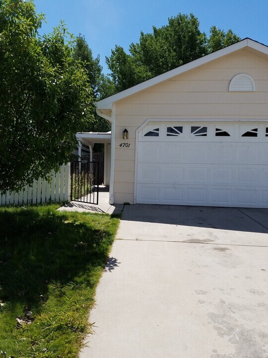 4701 Cottage Ln in Cheyenne, WY - Building Photo