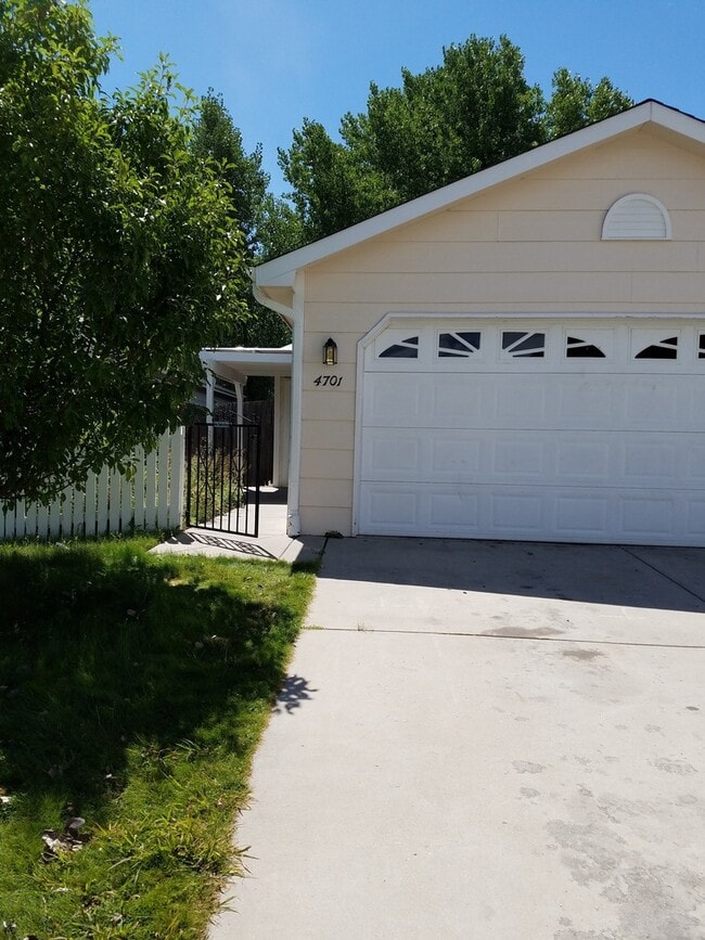 property at 4701 Cottage Ln