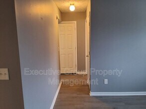 355 Elmwood Dr in Radcliff, KY - Building Photo - Building Photo