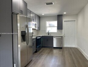 1814 SW 22nd St in Fort Lauderdale, FL - Building Photo - Building Photo