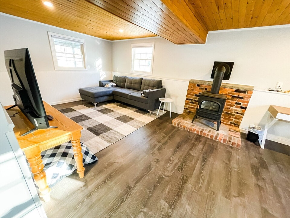 57 Curt Blvd in Saratoga Springs, NY - Building Photo