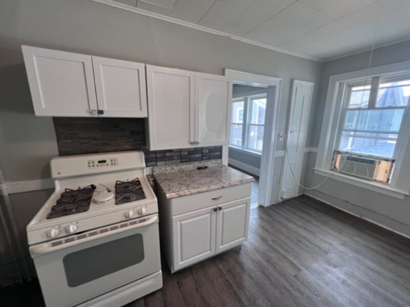 215 Beaver St in New Britain, CT - Building Photo