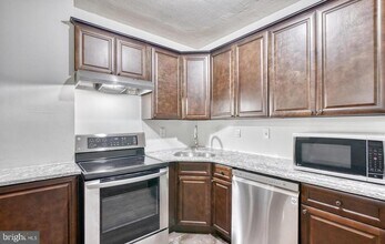 204 N Port St in Baltimore, MD - Building Photo - Building Photo