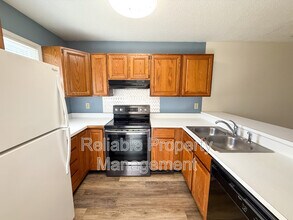 323 S Moore St in Clayton, NC - Building Photo - Building Photo