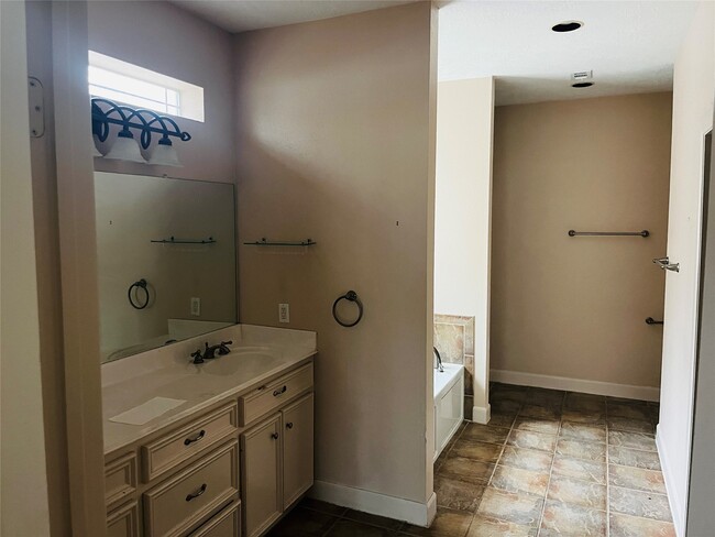 property at 2015 Halyard Dr