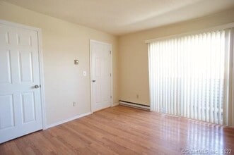 24 Ferris Ave in Norwalk, CT - Building Photo - Building Photo