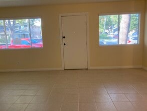 2372 Pepper St in La Verne, CA - Foto de edificio - Building Photo