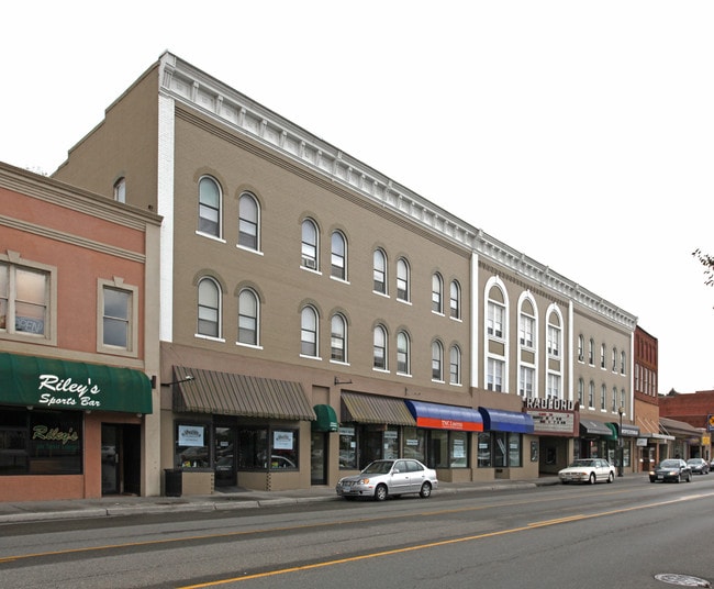 1051-1073 E Main St in Radford, VA - Building Photo - Building Photo
