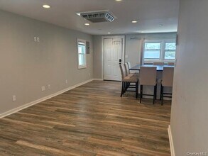 424 Bayville Ave in Bayville, NY - Building Photo - Building Photo