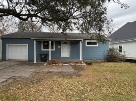 3936 Grant Ave in Groves, TX - Building Photo