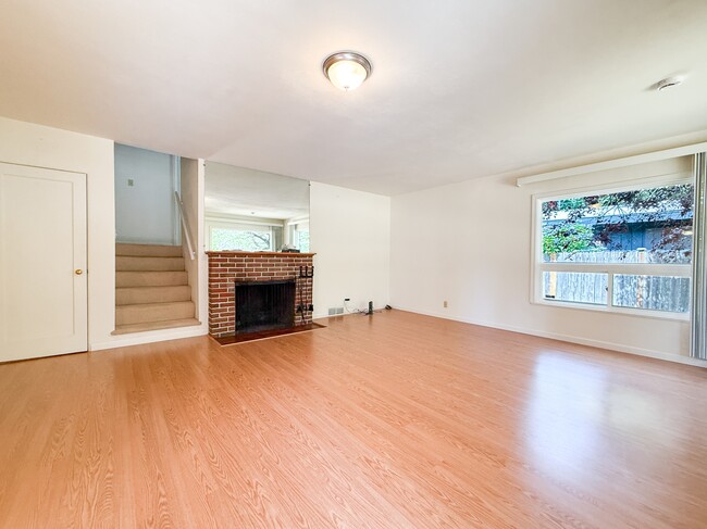 15701 Stone Ave N in Shoreline, WA - Building Photo - Building Photo