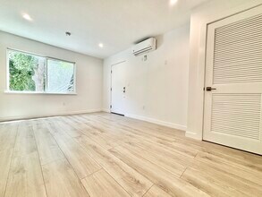 566 N Kenmore Ave in Los Angeles, CA - Building Photo - Building Photo