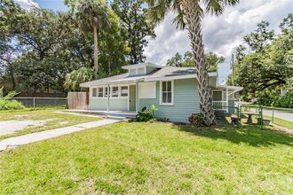 7810 N Van Dyke Plz in Tampa, FL - Building Photo - Building Photo