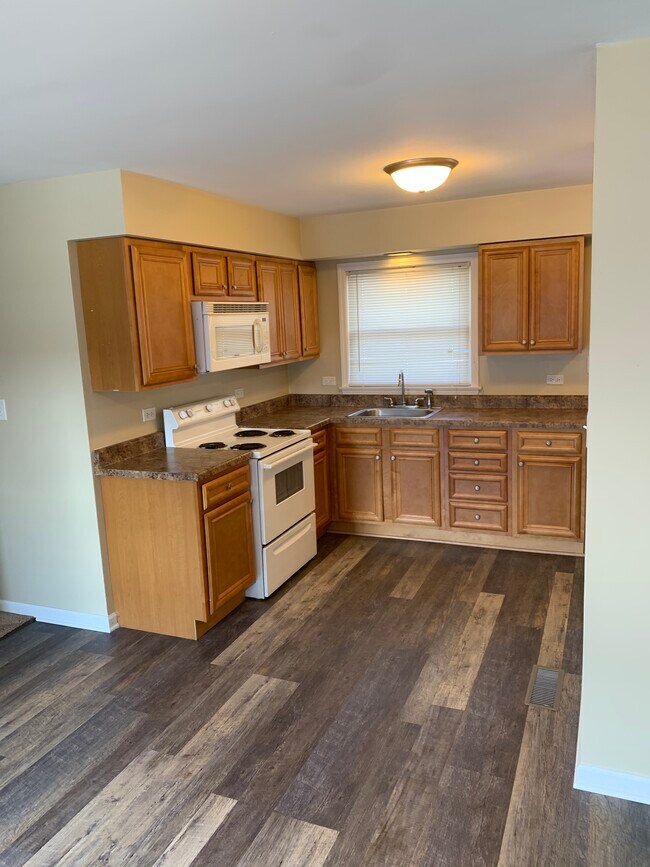 1021 Barnsdale Rd Apartments and Nearby La Grange Park Apartments For