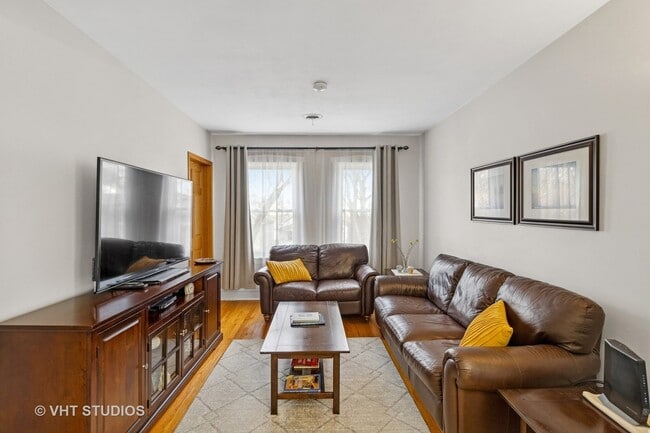 5929 W Leland Ave, Unit 2 in Chicago, IL - Building Photo - Building Photo