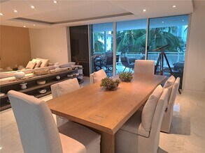 468 Golden Isles Dr in Hallandale Beach, FL - Building Photo - Building Photo