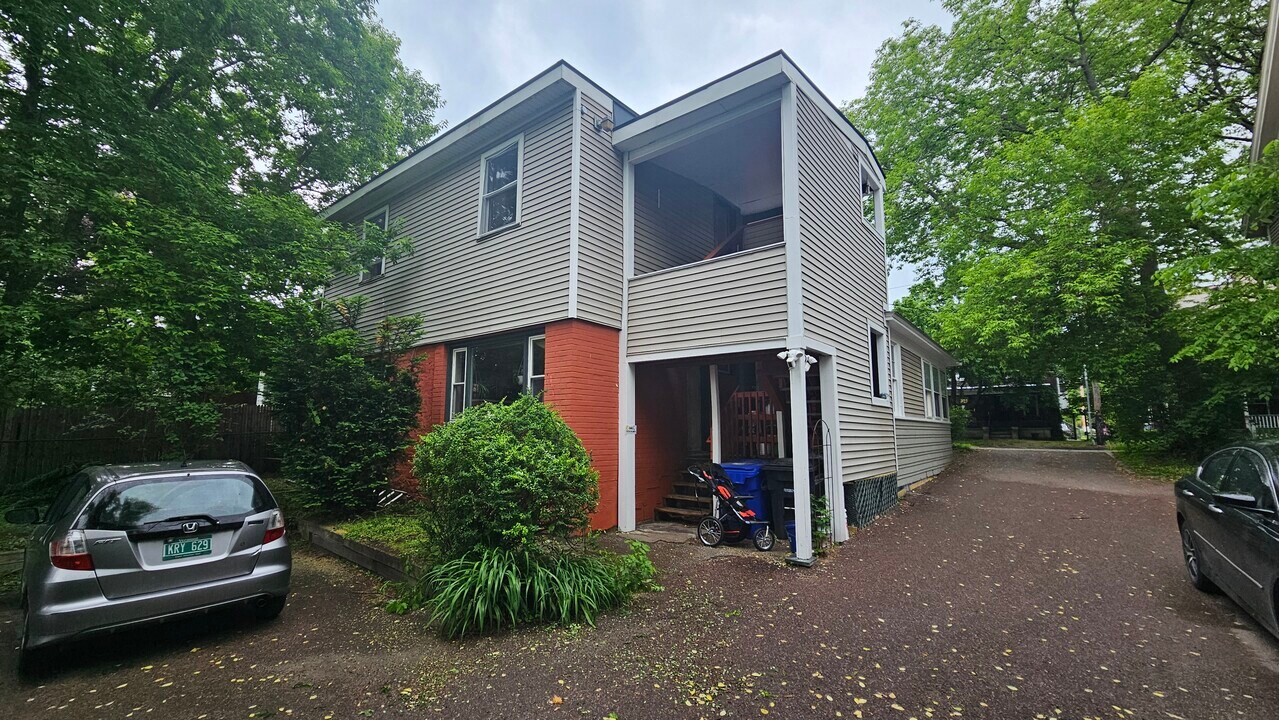 55 Monroe St, Unit 2 in Burlington, VT - Building Photo