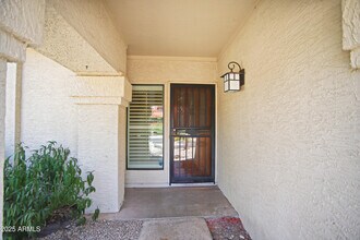 10575 E Mission Ln in Scottsdale, AZ - Foto de edificio - Building Photo