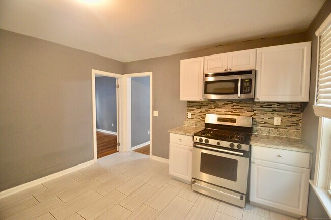807 Brewster St in Bridgeport, CT - Building Photo - Building Photo
