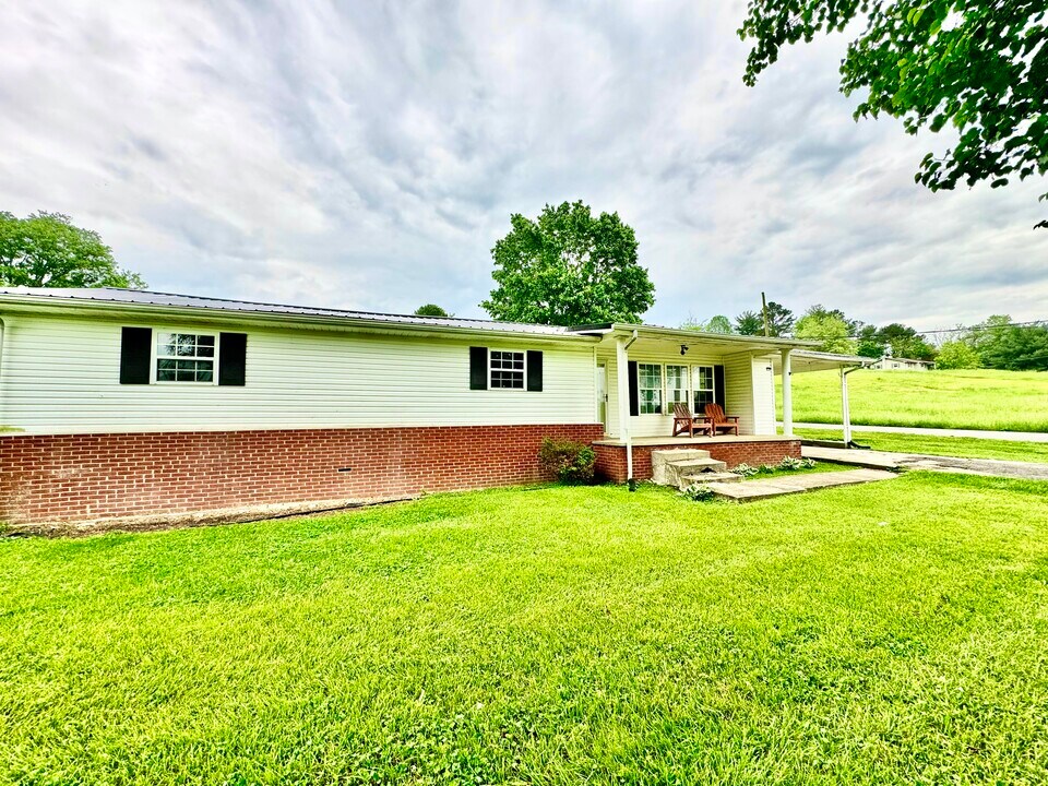 481 Londonderry Rd in Harrogate, TN - Building Photo