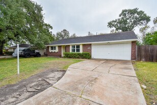 9615 Beverly Hill St in Houston, TX - Building Photo