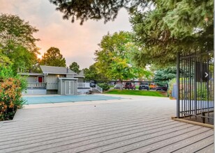 857 S Van Gordon Ct in Denver, CO - Foto de edificio - Building Photo