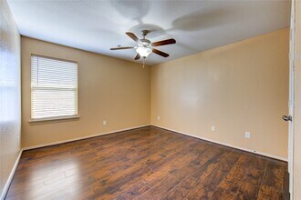 2002 Collins Rose Ct in Rosenberg, TX - Building Photo - Building Photo