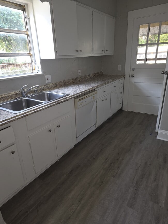 1286 Beach Ave