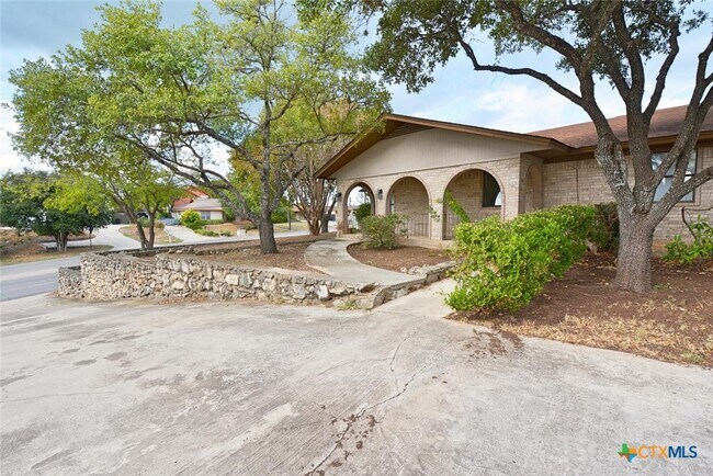 1274 E Common St in New Braunfels, TX - Building Photo - Building Photo