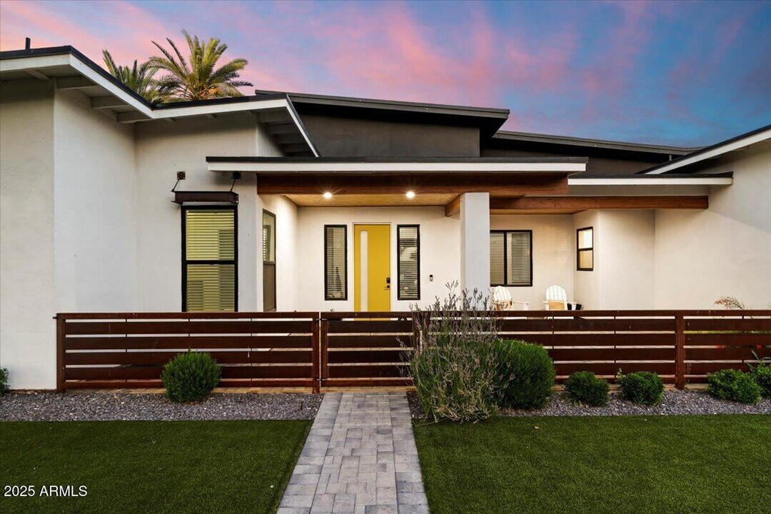2225 N 38th Way in Phoenix, AZ - Building Photo
