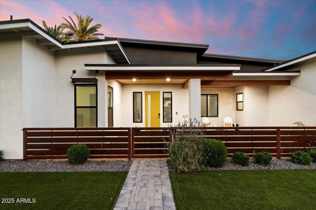 property at 2225 N 38th Way