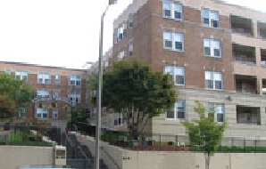 Pondview Apartments in Jamaica Plain, MA - Foto de edificio - Building Photo