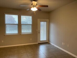 711 Rolling Oak Dr in Round Rock, TX - Building Photo - Building Photo