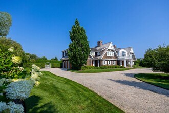 70 Pheasant Close E in Southampton, NY - Building Photo - Building Photo