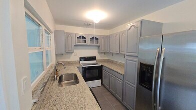 115 15th Ave SW in Largo, FL - Building Photo - Building Photo