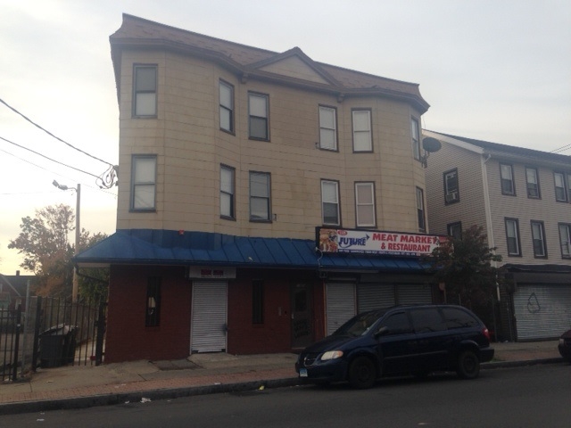 1322 Stratford Ave in Bridgeport, CT - Building Photo