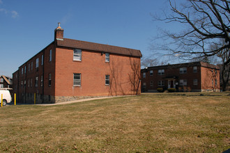 859 Old Lancaster Rd in Bryn Mawr, PA - Building Photo - Building Photo