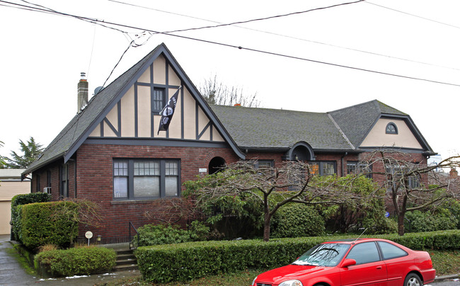 Columbia Court in Seattle, WA - Foto de edificio - Building Photo