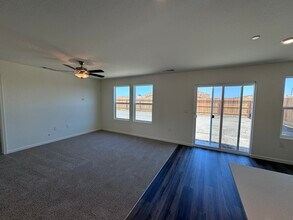 1106 E Cameron Ave in Visalia, CA - Building Photo - Building Photo