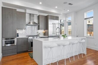 5 Mohawk St, Unit 5 in Boston, MA - Foto de edificio - Building Photo